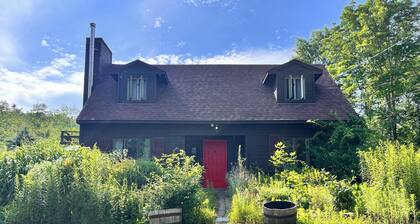 Peaceful 3-bedroom cottage in the woods in Brandon