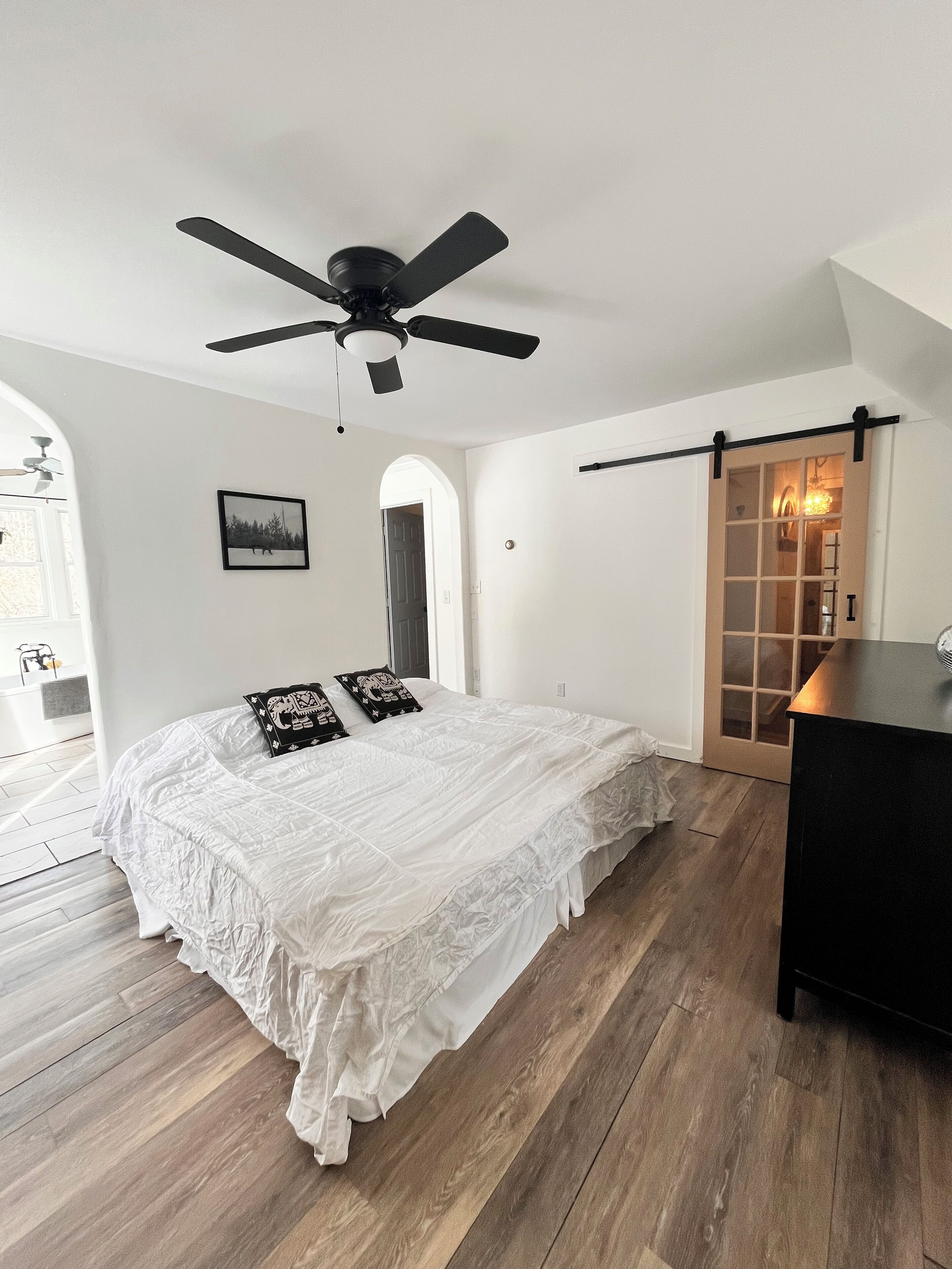 3 chambres, fer et planche à repasser, Wi-Fi, draps fournis