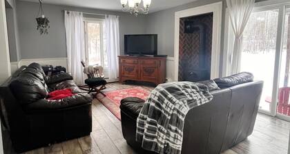 Peaceful 3-bedroom cottage in the woods in Brandon