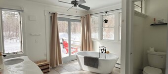 Peaceful 3-bedroom cottage in the woods in Brandon