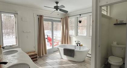 Peaceful 3-bedroom cottage in the woods in Brandon