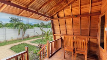 Bungalow, Garden View | Terrace/patio