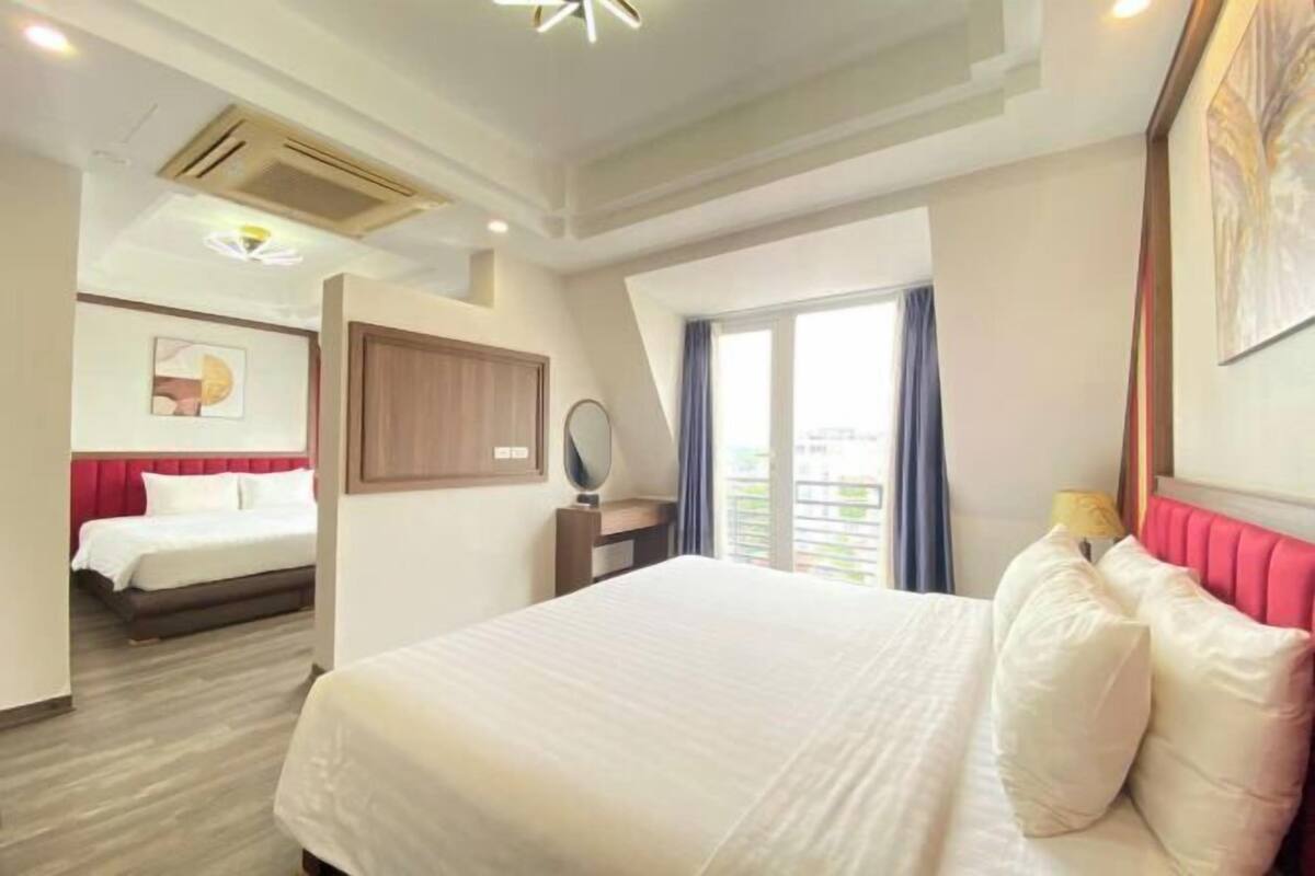 Premium bedding, pillowtop beds, in-room safe, desk