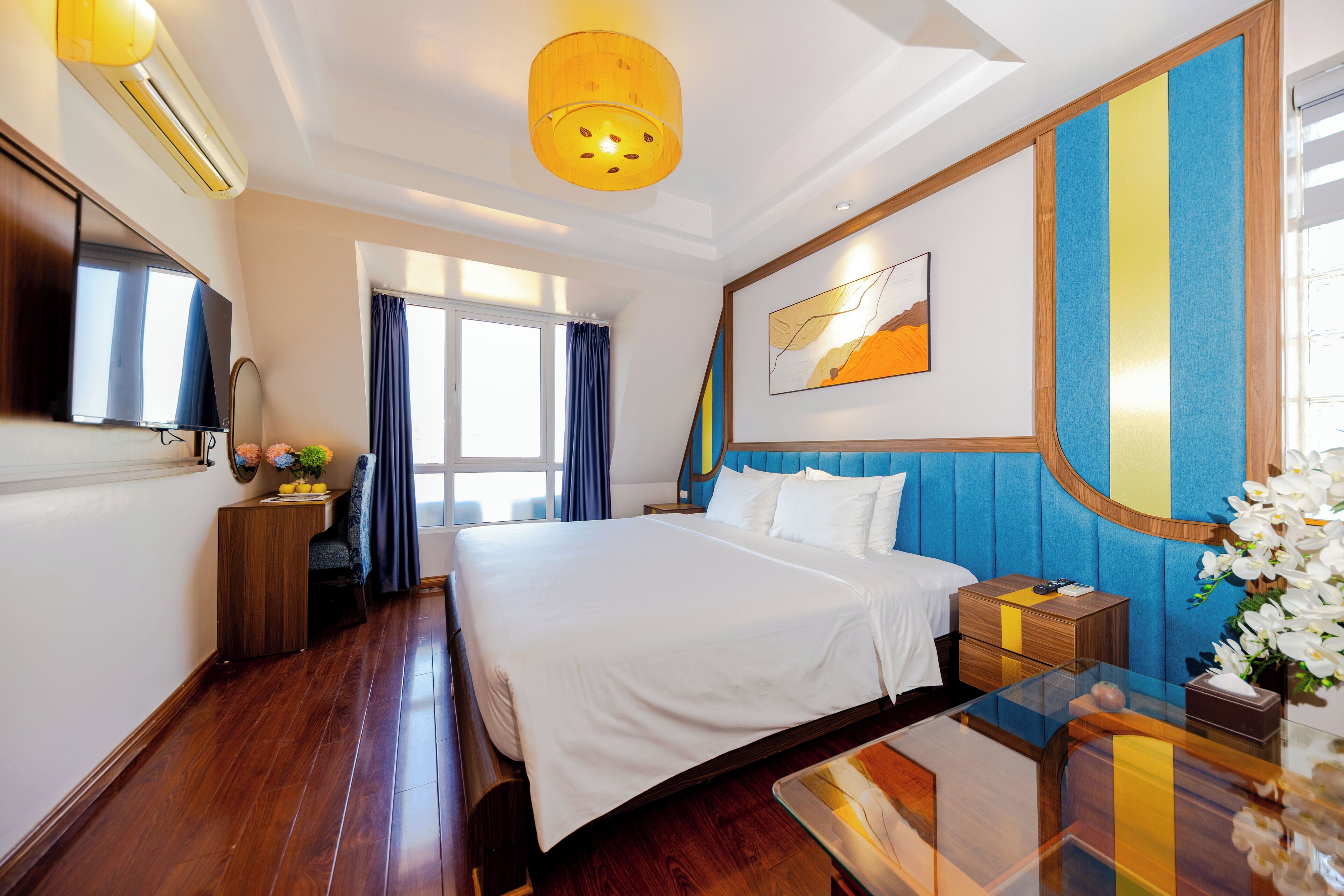 ห้องแกรนด์สำหรับสี่ท่าน, ปลอดบุหรี่, วิวเมือง | เครื่องนอนระดับพรีเมียม, เตียงพร้อมฟูกเสริมที่นอน, ตู้นิรภัยในห้องพัก