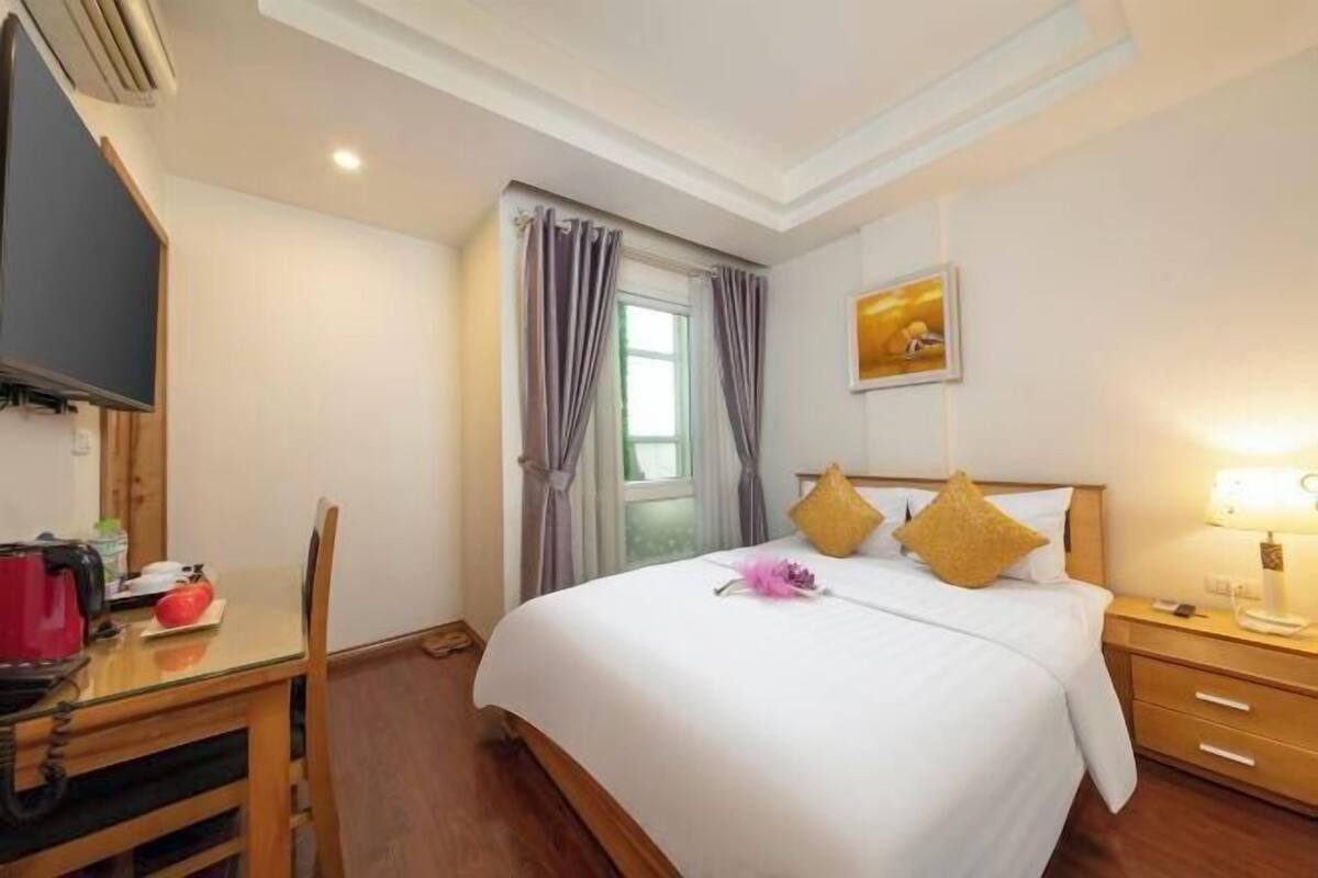 Premium bedding, pillowtop beds, in-room safe, desk