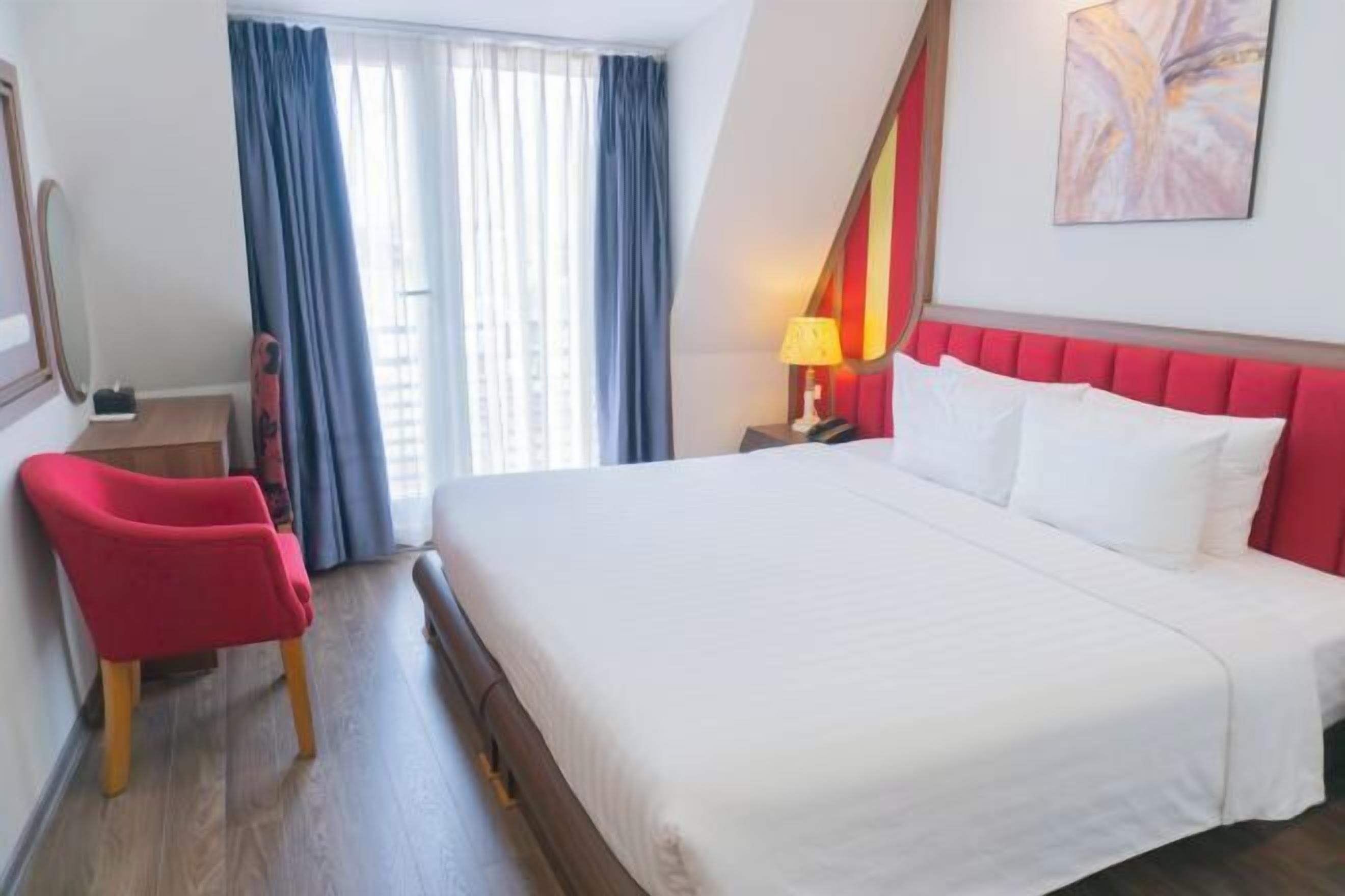 Premium bedding, pillowtop beds, in-room safe, desk