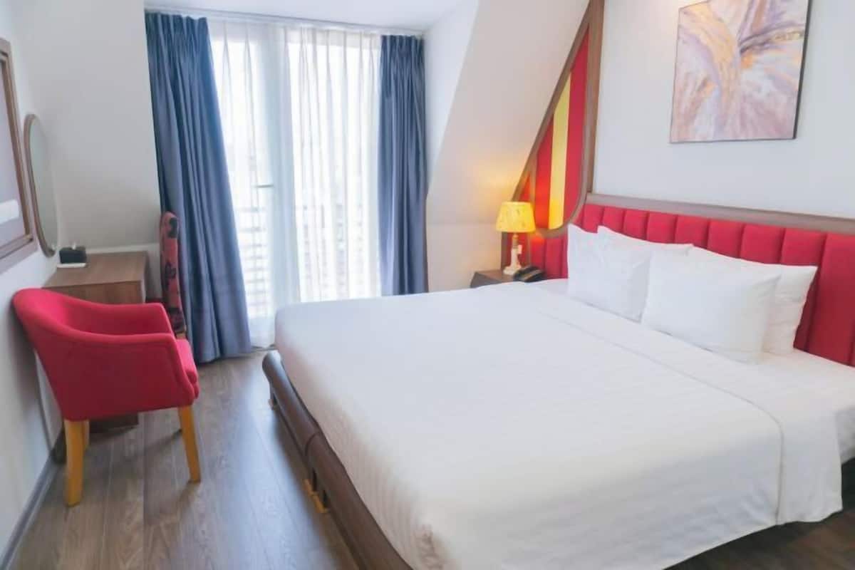 Premium bedding, pillowtop beds, in-room safe, desk