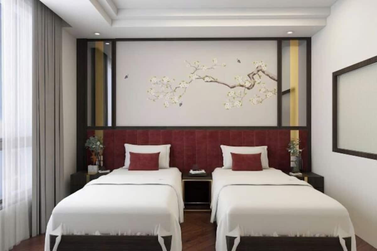Premium bedding, pillowtop beds, in-room safe, desk