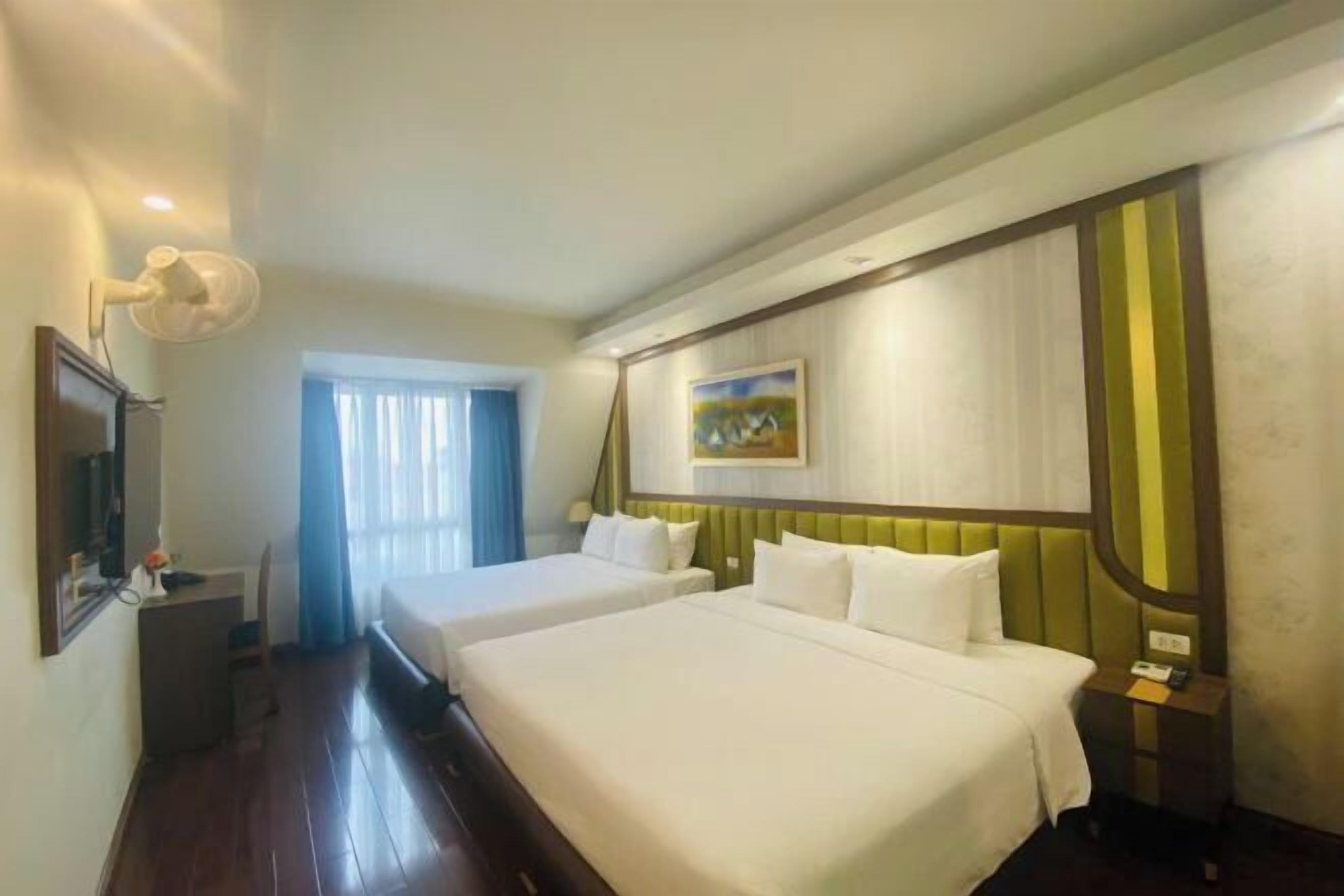 Premium bedding, pillowtop beds, in-room safe, desk