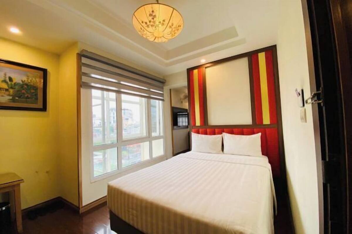 Premium bedding, pillowtop beds, in-room safe, desk
