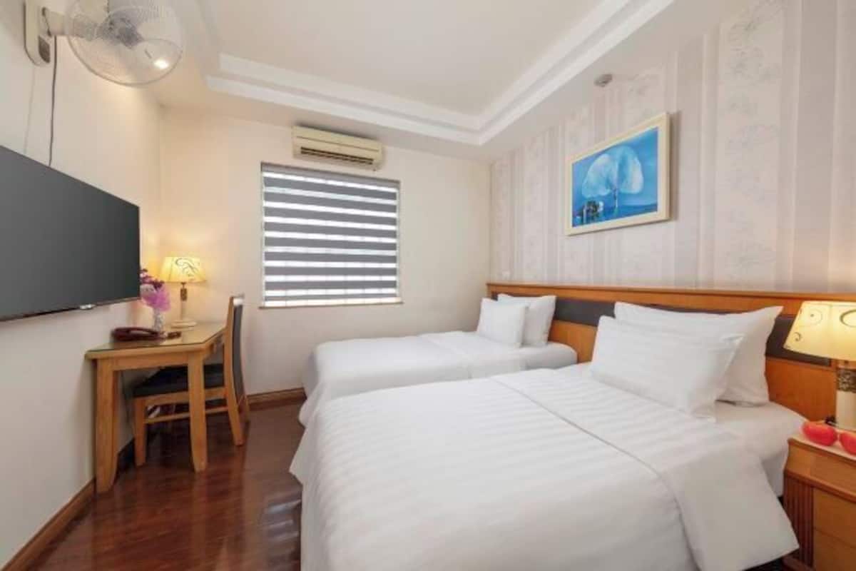 Premium bedding, pillowtop beds, in-room safe, desk