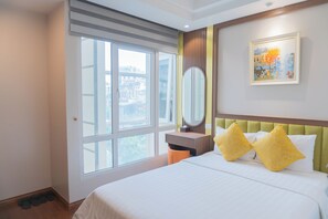 Superior tweepersoonskamer, niet-roken, uitzicht op de binnenplaats | Luxe beddengoed, pillowtop-bedden, een kluis op de kamer, een bureau