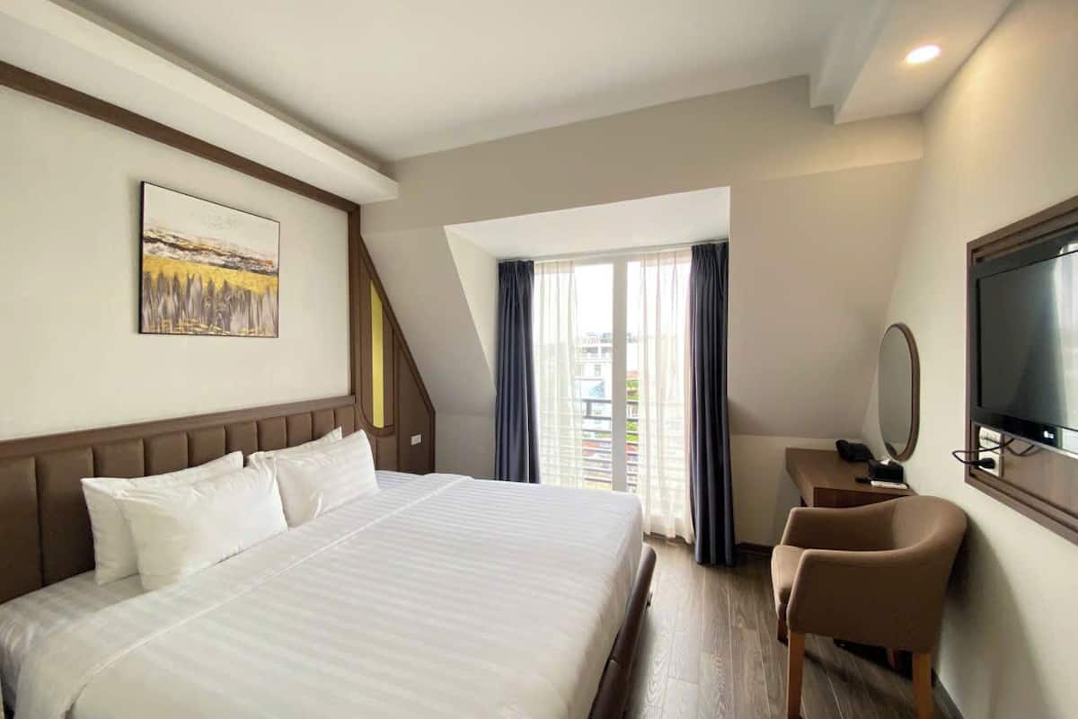 Kamar Double atau Twin Eksekutif, Bebas Asap Rokok, pemandangan kota | Seprai premium, bantalan ekstra lembut, brankas, dan meja kerja