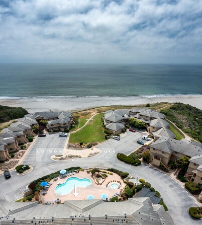 Salty Haven @ Seascape Resort: Luxurious Villa -Views & Beach Fun
