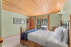 4 bedrooms, iron/ironing board, travel cot, WiFi