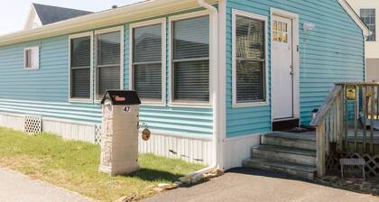Charming 2-bedroom cottage with AC, WiFi, DE fields, restaurants, boats, beach
