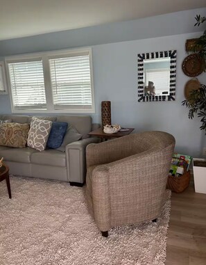 Smart TV - Charming 2-bedroom cottage with AC, WiFi, DE fields, restaurants, boats, beach (Frederica)