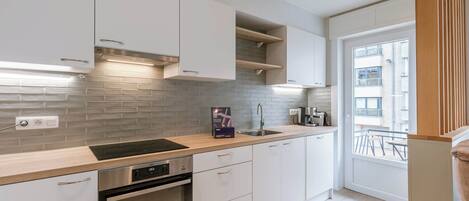 Fridge, microwave, oven, stovetop