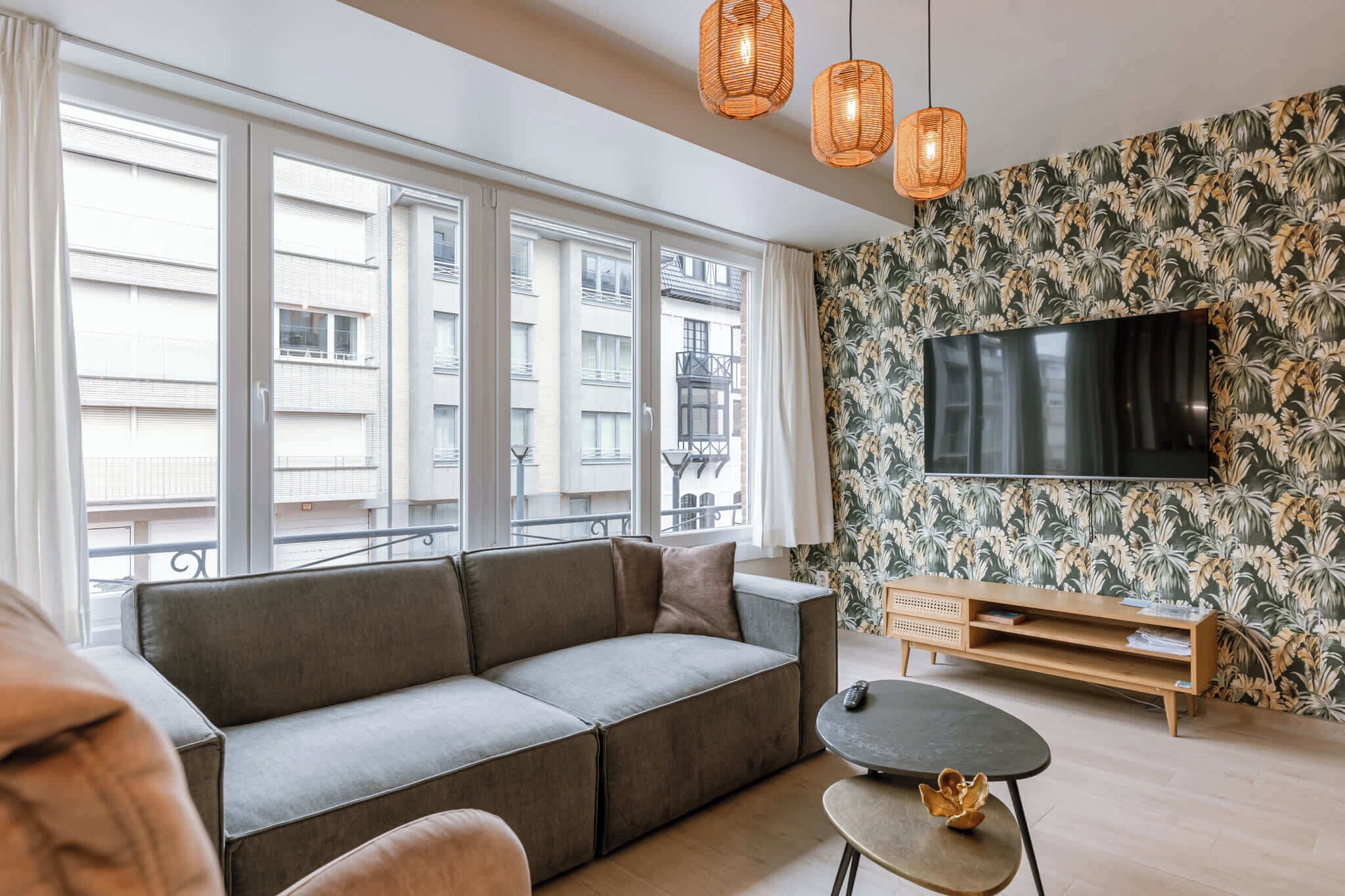 Una televisión, una oficina