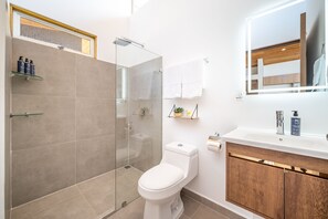 Hårføner og håndklær