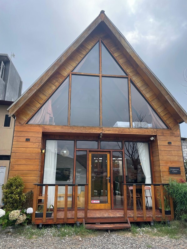 Front of property - Linggayoni Cabin Dieng (Dieng Kulon)