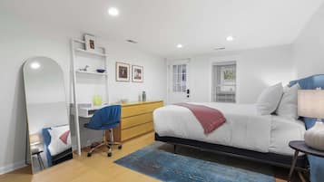 1 bedroom, desk, iron/ironing board, WiFi