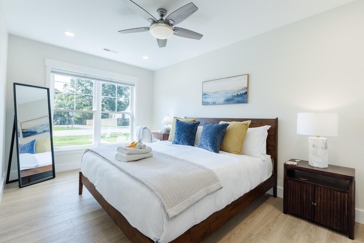 2 室のベッドルーム、デスク、アイロン / アイロン台、WiFi (無料)