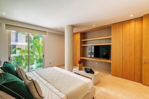 2 bedrooms, desk, iron/ironing board, WiFi