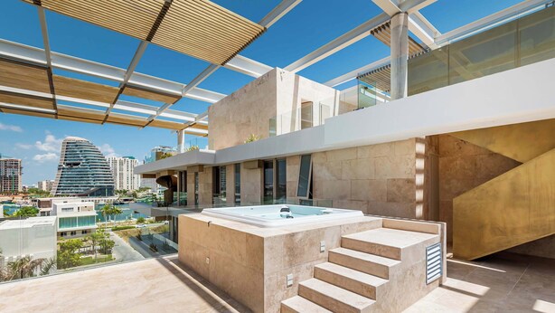 A modern hotel interior with a hot tub, outdoor terrace, and city views. - Alba Puerto Cancún, Modern Lifestyle with Rooftop Near the Marina (Puerto Cancun)