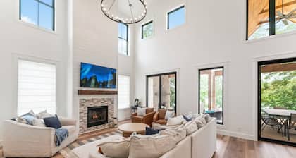 Relaxing Lakefront Retreat with Dock on Emory River