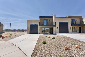 Exterior - New Luxury Townhome | Near Zion & Bryce | Views (Kanab)