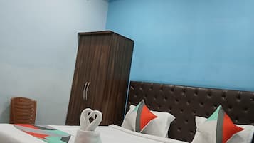 Standard Room, City View | Desk, free WiFi