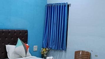 Standard Room, City View | Desk, free WiFi