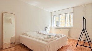 4 bedrooms, iron/ironing board, travel cot, free WiFi