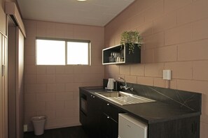 Studio | Private kitchen - City Close Motel (Napier)