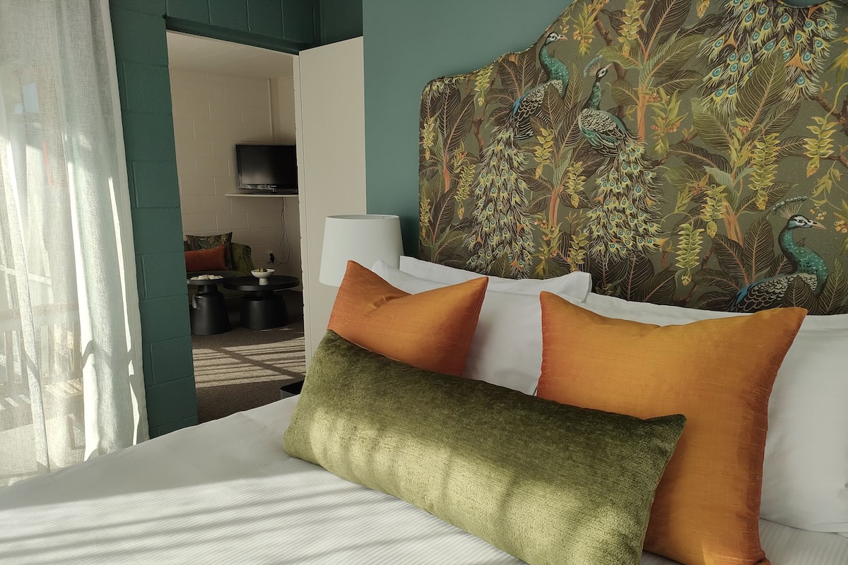 Suite | Ruang kerja komputer riba, seterika/papan seterika, Wi-fi percuma