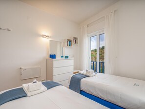 Iron/ironing board, internet, bed sheets
