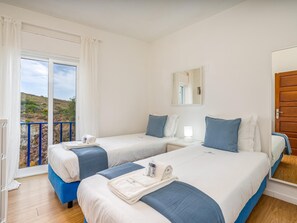 Iron/ironing board, internet, bed sheets