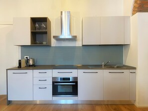 Micro-ondes, four, plaque de cuisson, lave-vaisselle