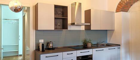 Micro-ondes, four, plaque de cuisson, lave-vaisselle