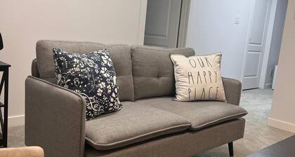 Well Furnished Cozy 1 Bedroom Basement Suite with Private Entrance