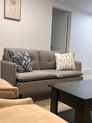 Smart TV - Well Furnished Cozy 1 Bedroom Basement Suite with Private Entrance (Winnipeg)
