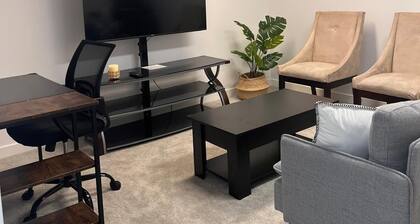 Well Furnished Cozy 1 Bedroom Basement Suite with Private Entrance