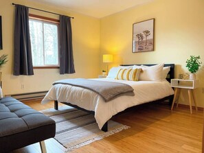 3 Schlafzimmer, Schreibtisch, Bügeleisen/Bügelbrett, Reisekinderbett