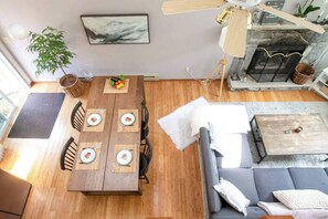 Smart TV, fireplace, offices, computer monitors