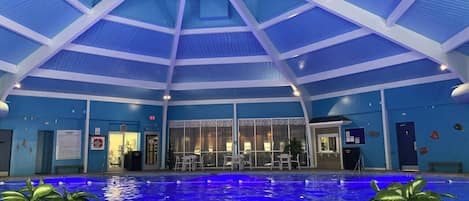 Inomhuspool och uppvärmd pool