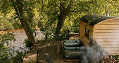 Dog friendly Curlew Lodge Riverdale located in Yorkshire