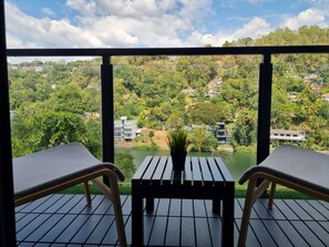 Property grounds - 4-bedroom villa in charming Kandy with AC, WiFi. Book now (Kandy)