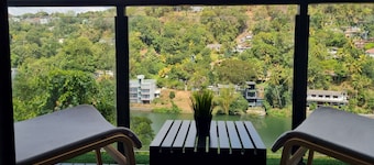 4-bedroom villa in charming Kandy with AC, WiFi. Book now