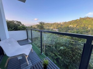 Property grounds - 4-bedroom villa in charming Kandy with AC, WiFi. Book now (Kandy)
